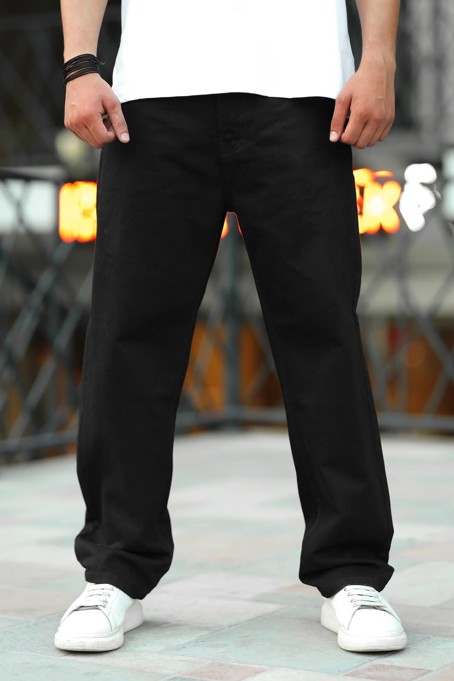 Loose Fit Style Turbo Jeans in Black